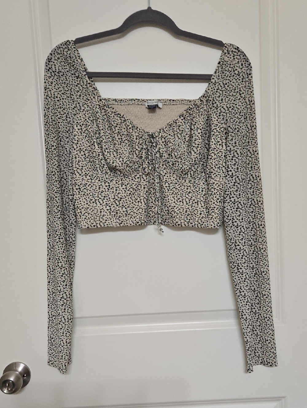 American Eagle Outfitters Cream and Black Speckled Tie-Front Crop Top